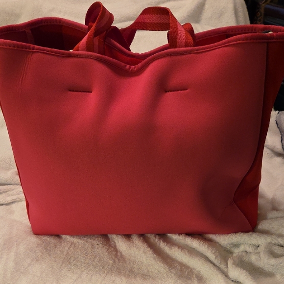 summersalt Handbags - Summersalt Neoprene Vibrant Red & Pink Tote Bag..snap Closure...like New